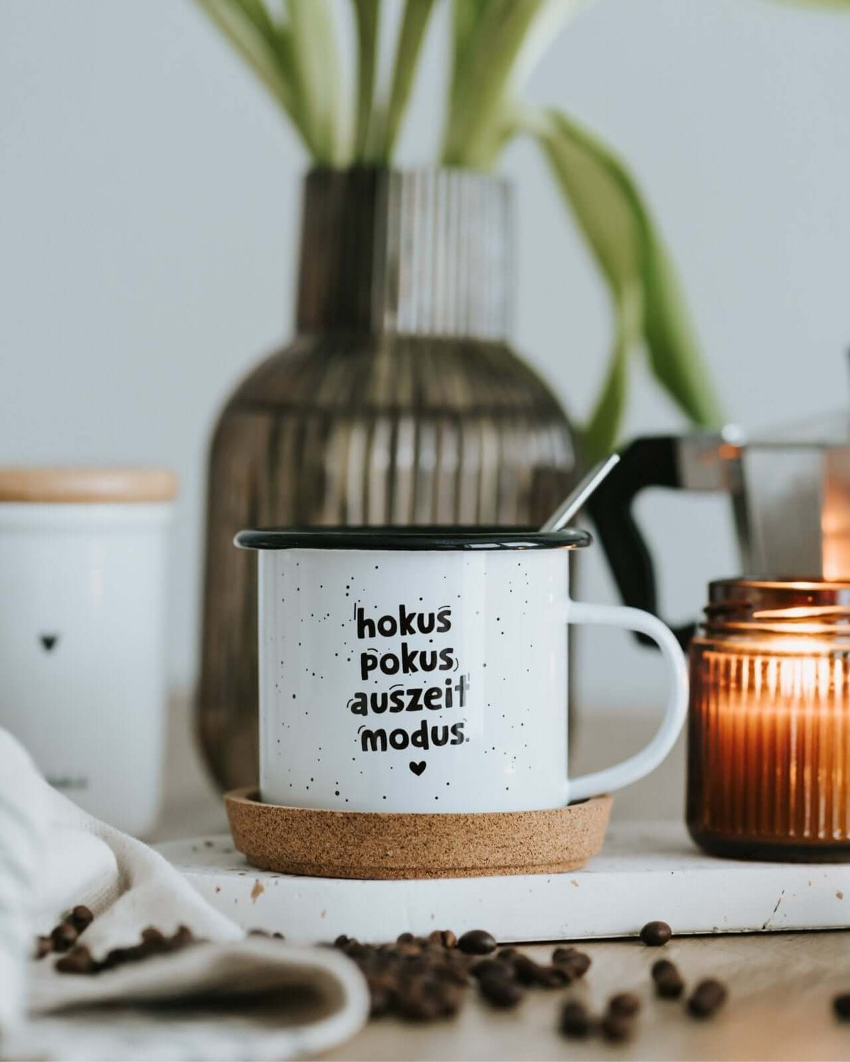Tasse mit Spruch oder Motiv Hokus pokus in schwarz weiss