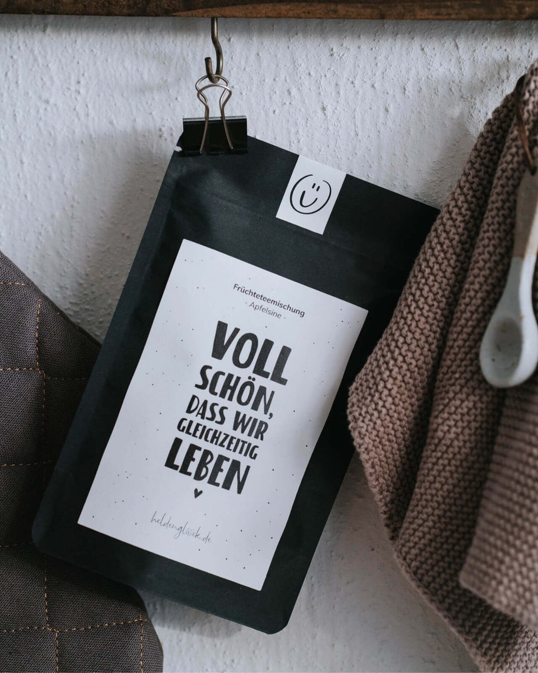 Tee mit Spruch oder Motiv Voll schön in schwarz weiss