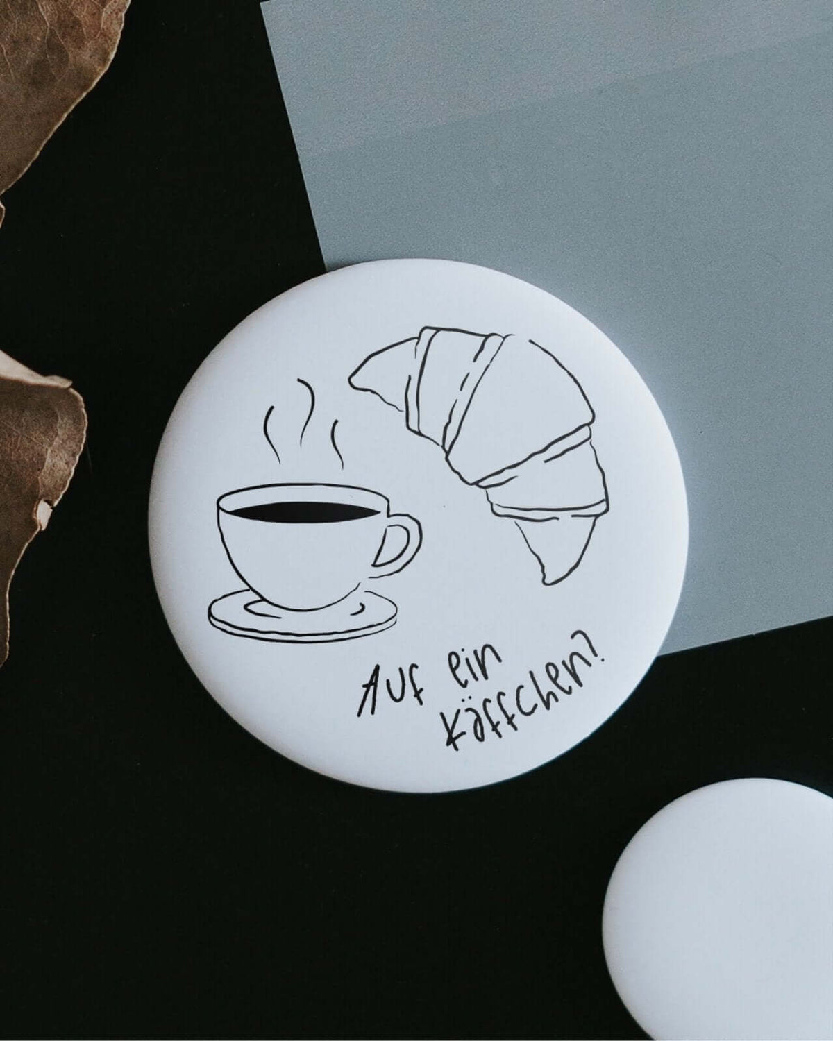 Magnete mit Spruch oder Motiv Auf ein Käffchen · groß in schwarz weiss