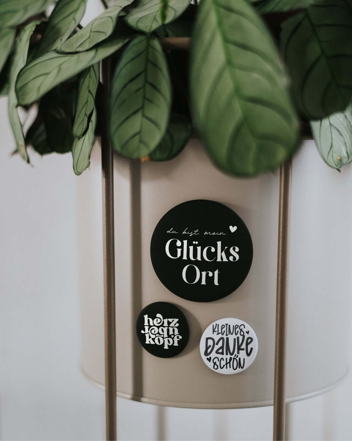 Magnete mit Spruch oder Motiv Glücksort · groß in schwarz weiss