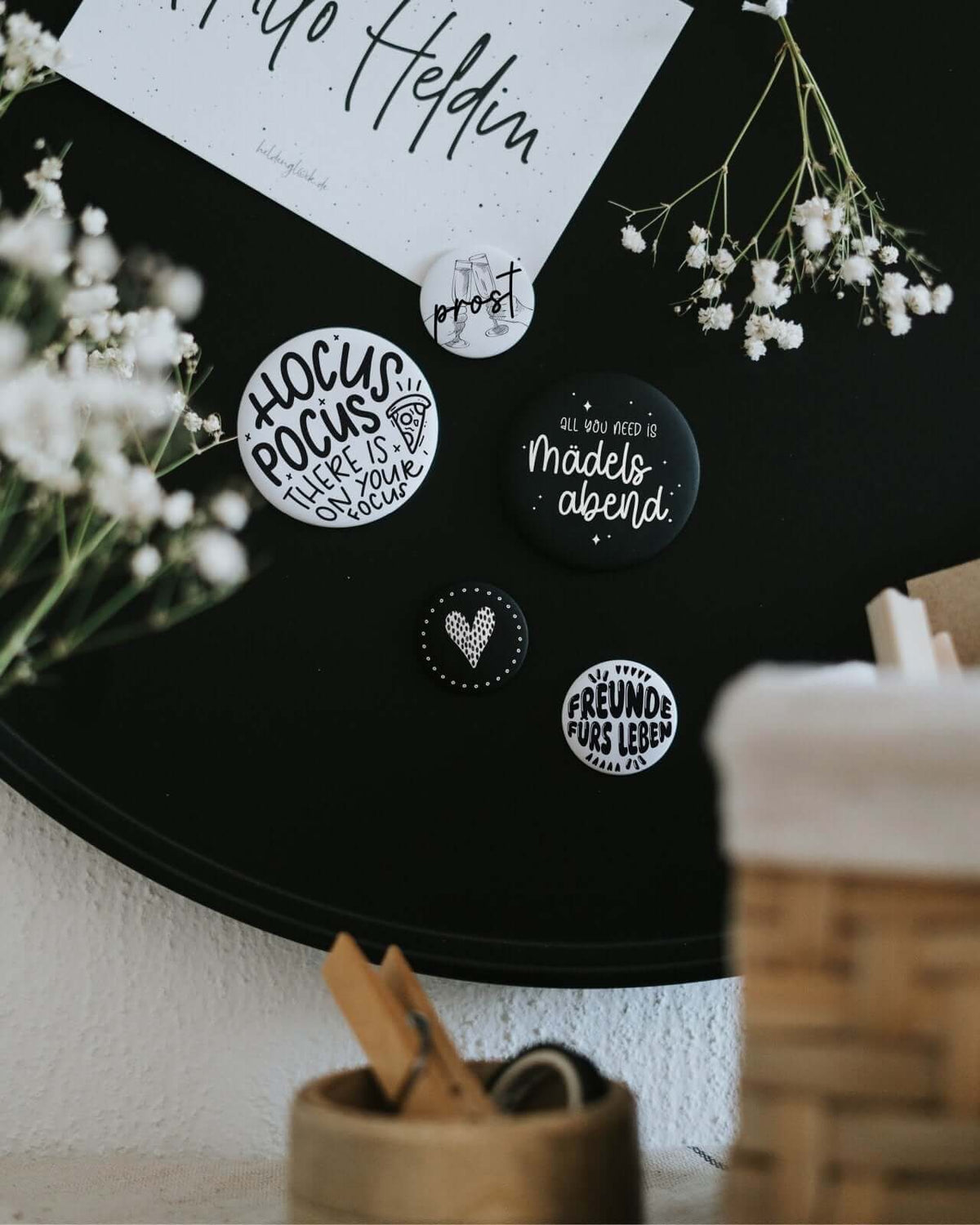 Magnete mit Spruch oder Motiv Pizza on your focus · groß in schwarz weiss