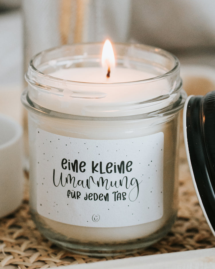 Kerze im Glas mit Spruch oder Motiv Kleine Umarmung in schwarz weiss