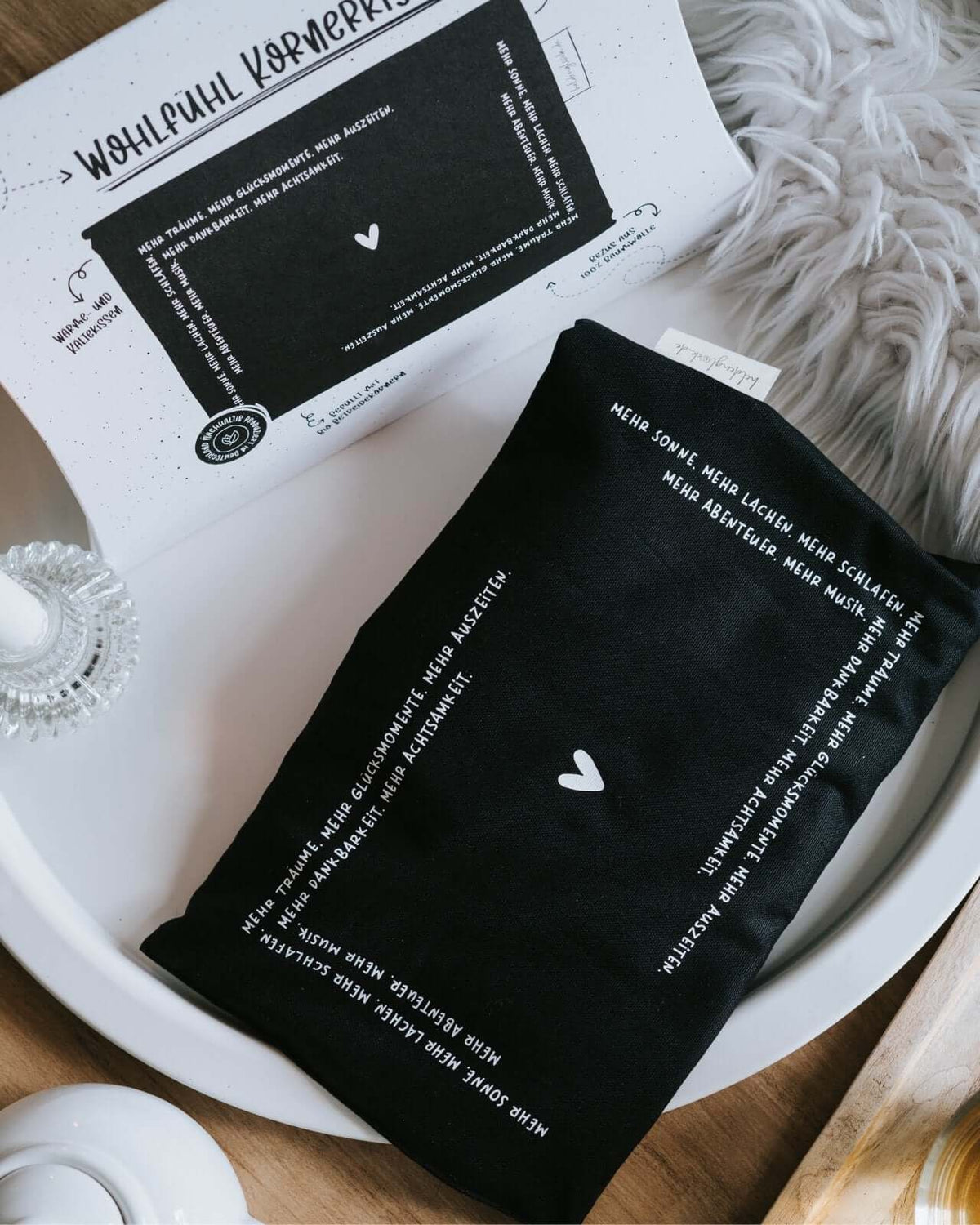 Wärmekissen, Körnerkissen mit Spruch oder Motiv Mehr Träume in schwarz weiss