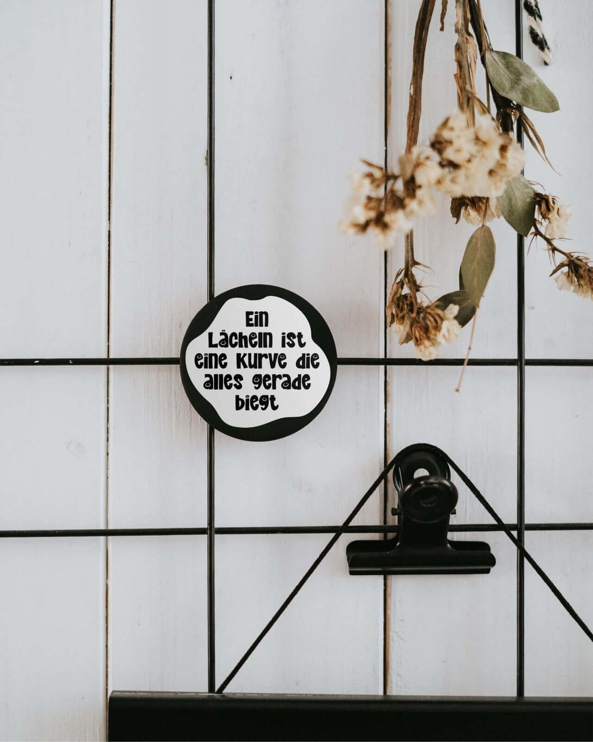 Magnete mit Spruch oder Motiv Lächeln ist eine Kurve · groß in schwarz weiss