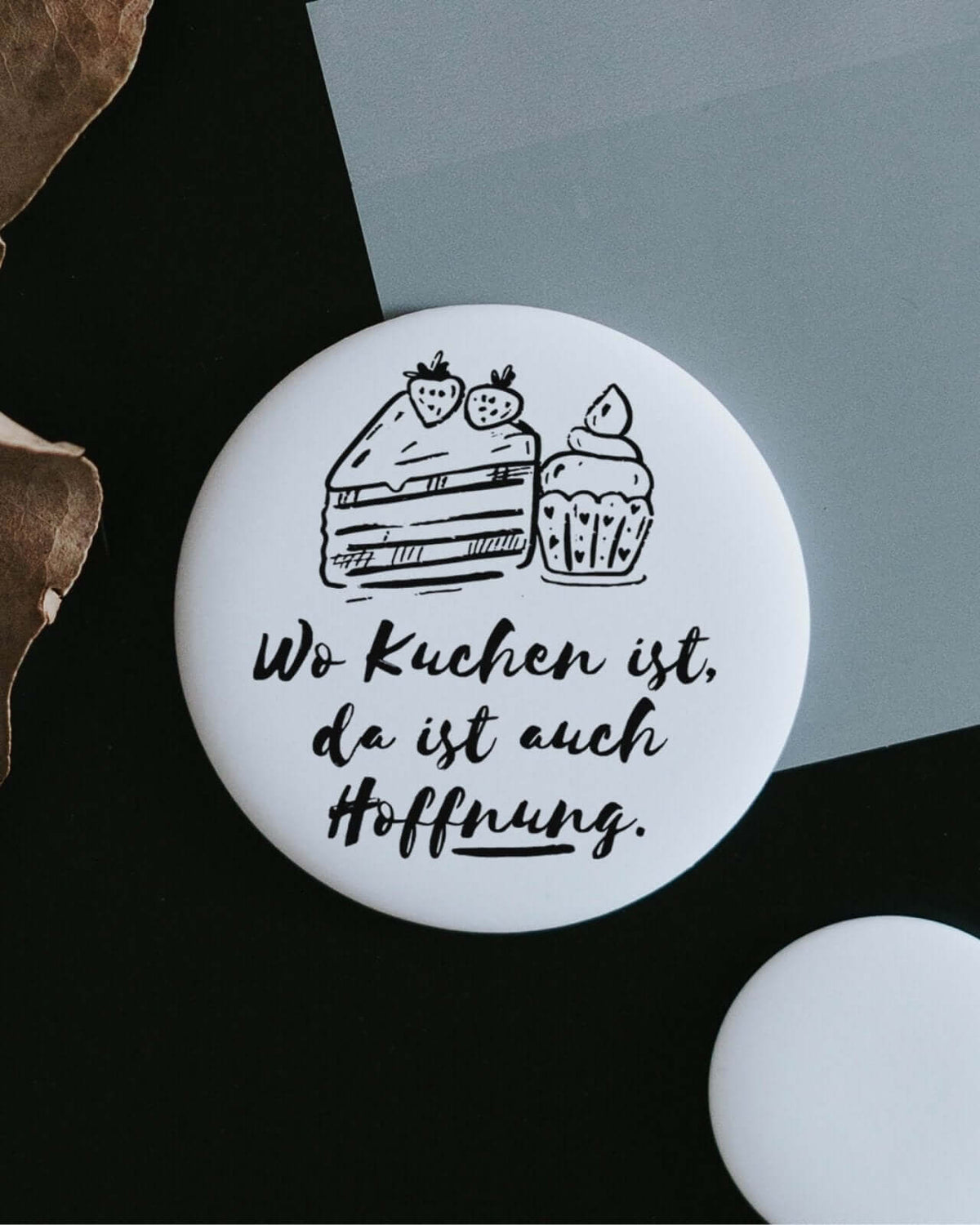 Magnete mit Spruch oder Motiv Wo Kuchen ist · groß in schwarz weiss