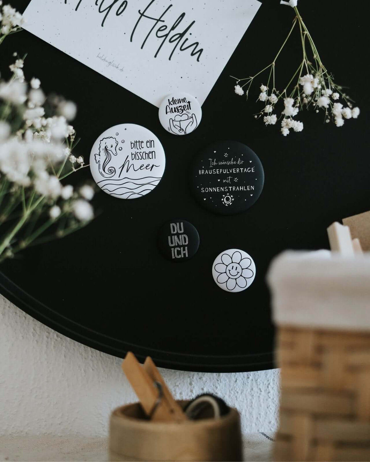 Magnete mit Spruch oder Motiv Bisschen Meer · groß in schwarz weiss