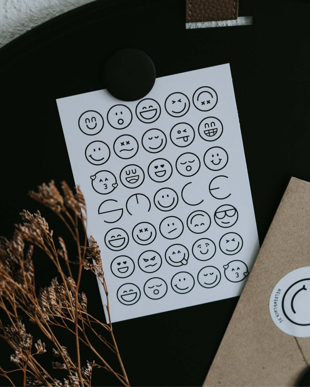 Postkarte mit Spruch und motiv Smile in schwarz weiss