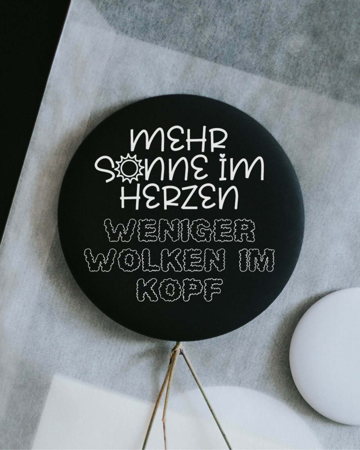 Magnete mit Spruch oder Motiv Weniger Wolken im Kopf · groß in schwarz weiss