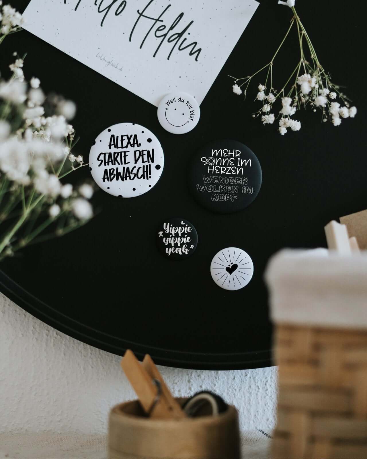 Magnete mit Spruch oder Motiv Weniger Wolken im Kopf · groß in schwarz weiss