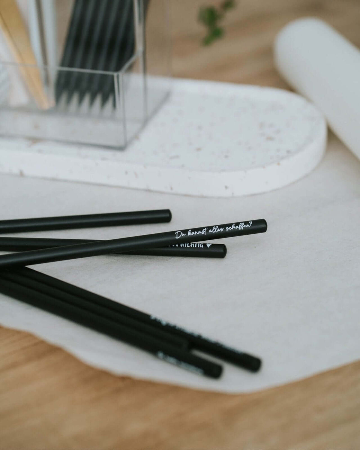 Bleistift mit Spruch oder Motiv Du kannst alles in schwarz weiss