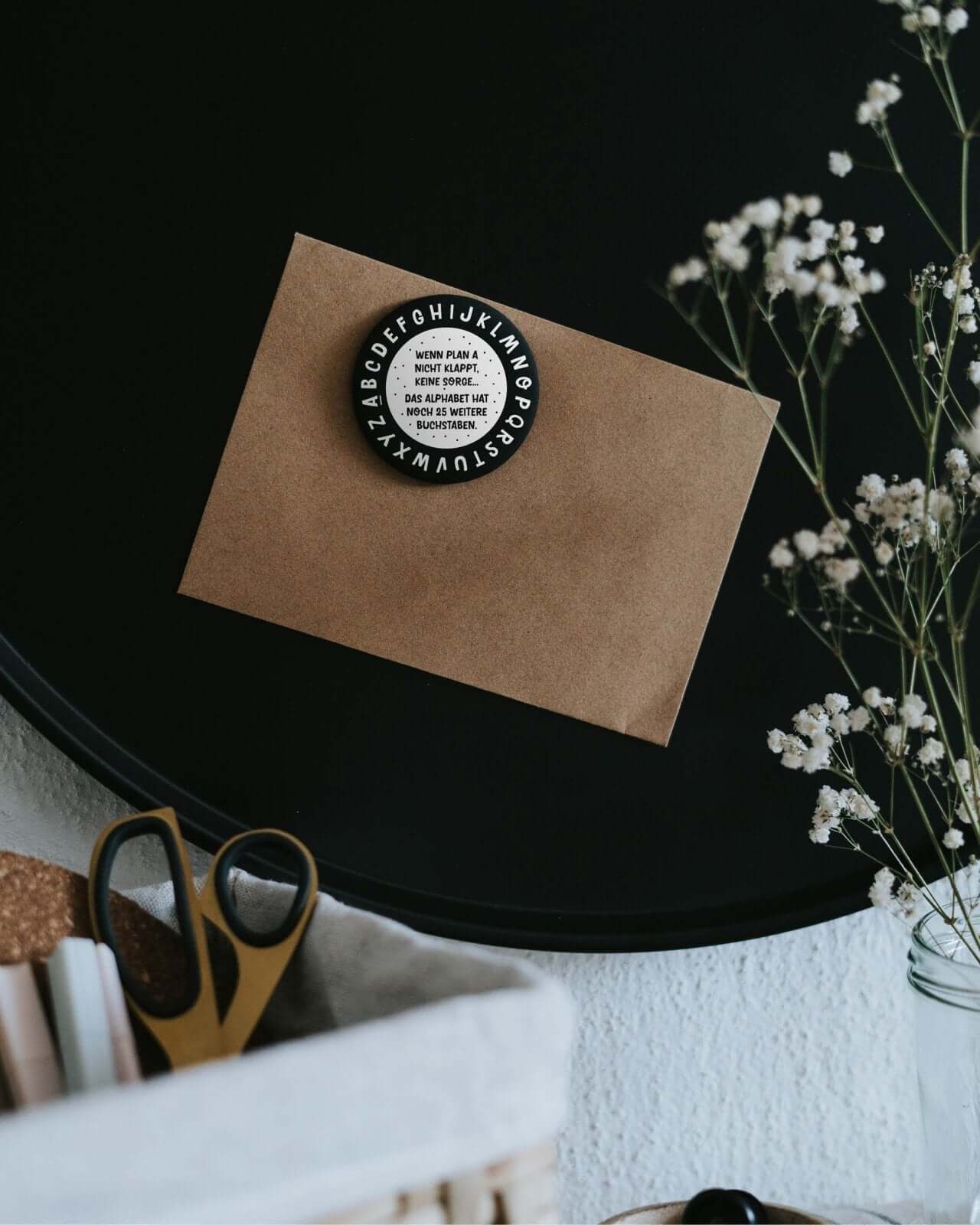 Magnete mit Spruch oder Motiv Alphabet · groß in schwarz weiss