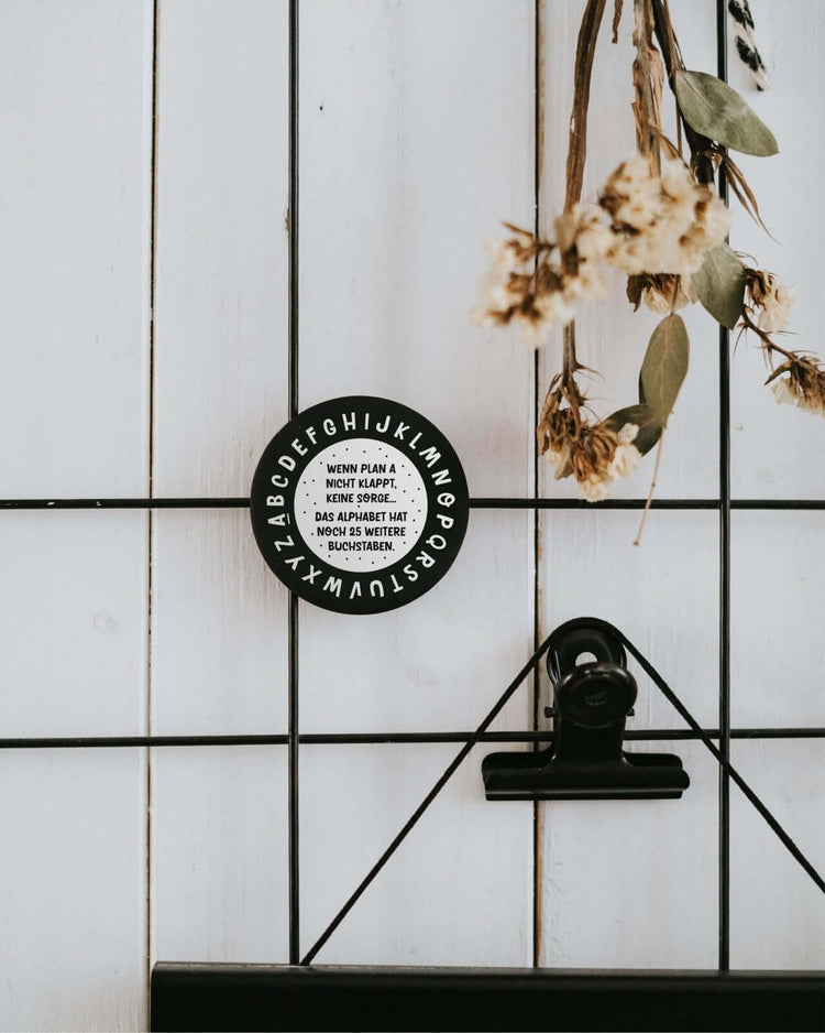 Magnete mit Spruch oder Motiv Alphabet · groß in schwarz weiss