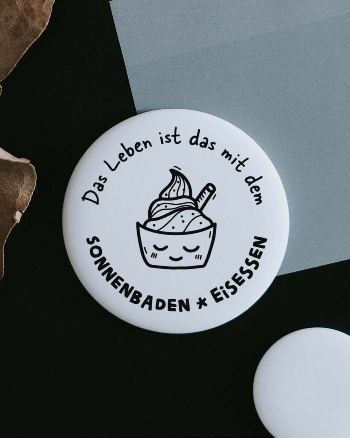 Magnete mit Spruch oder Motiv Sonnenbaden Eisessen · groß in schwarz weiss