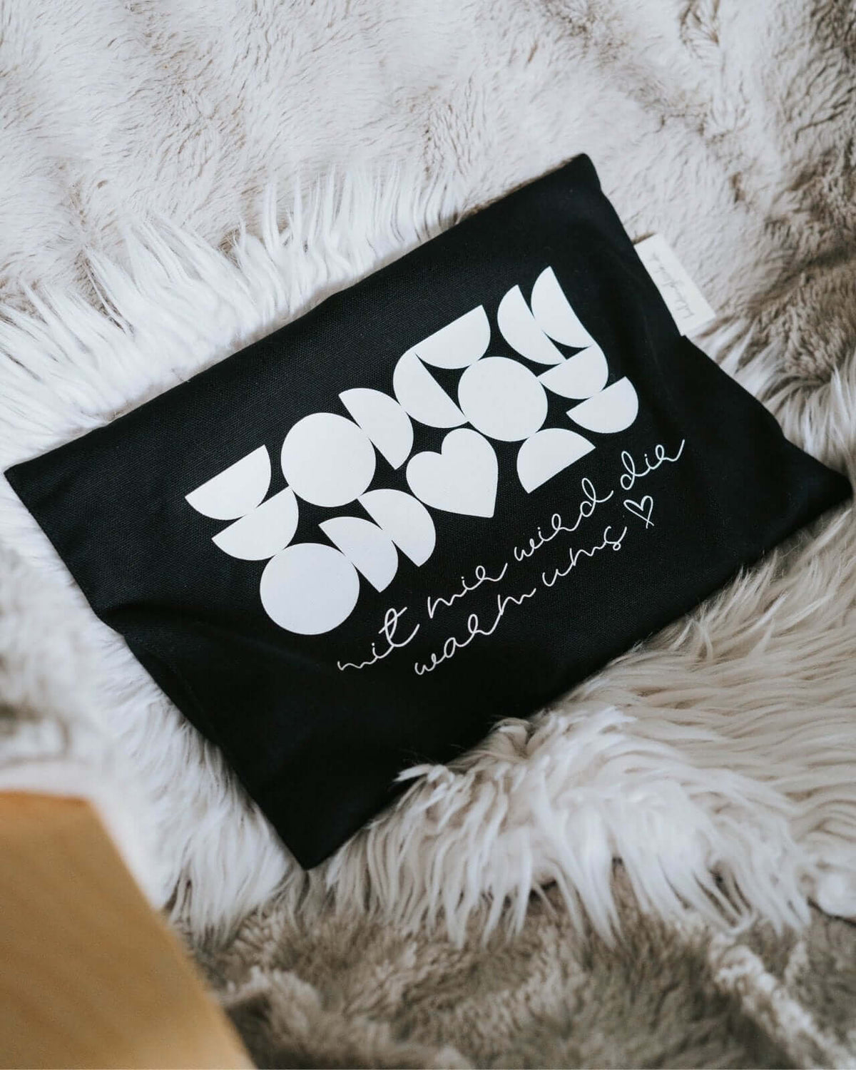 Wärmekissen, Körnerkissen mit Spruch oder Motiv Warm ums Herz in schwarz weiss