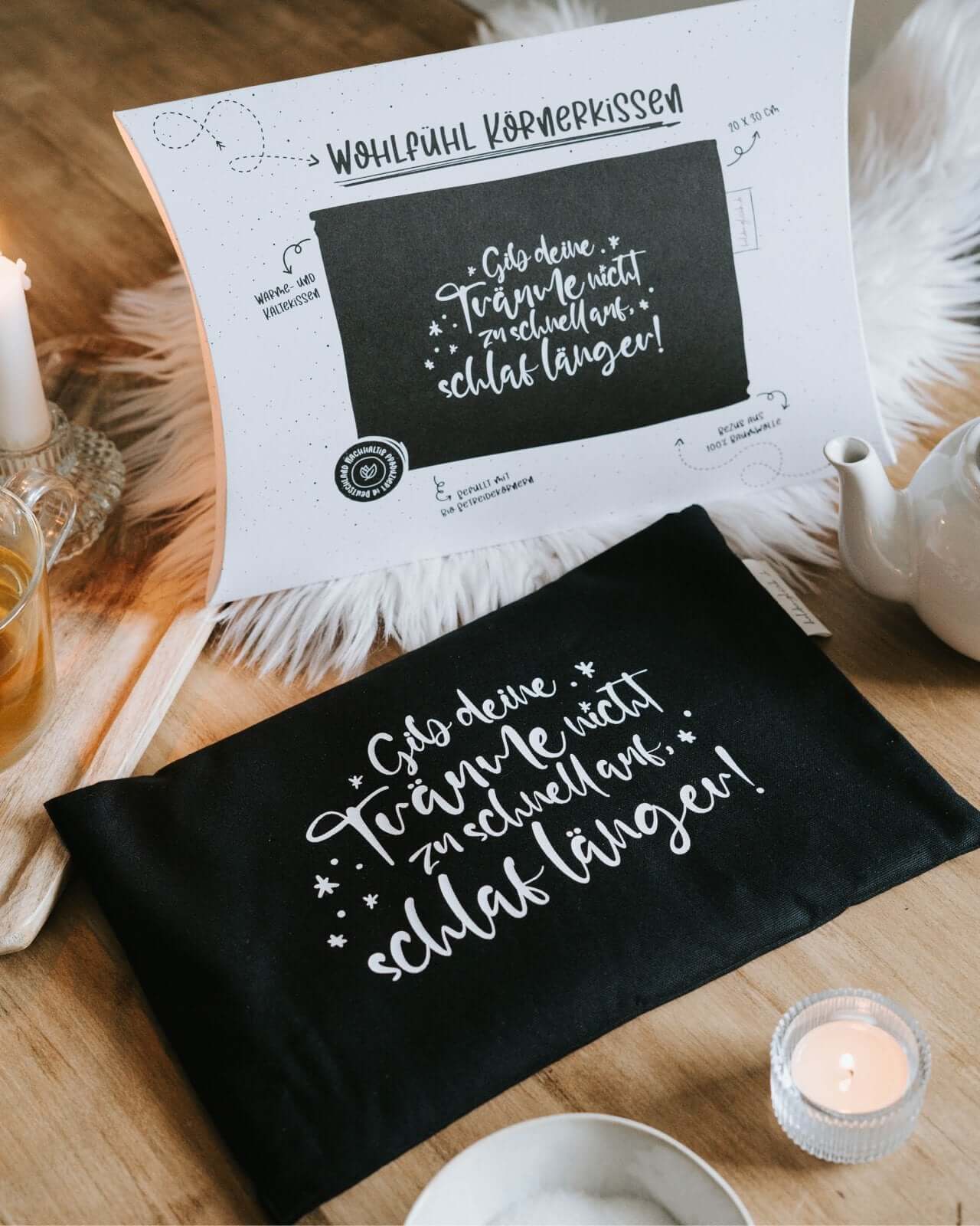 Wärmekissen, Körnerkissen mit Spruch oder Motiv Schlaf länger in schwarz weiss