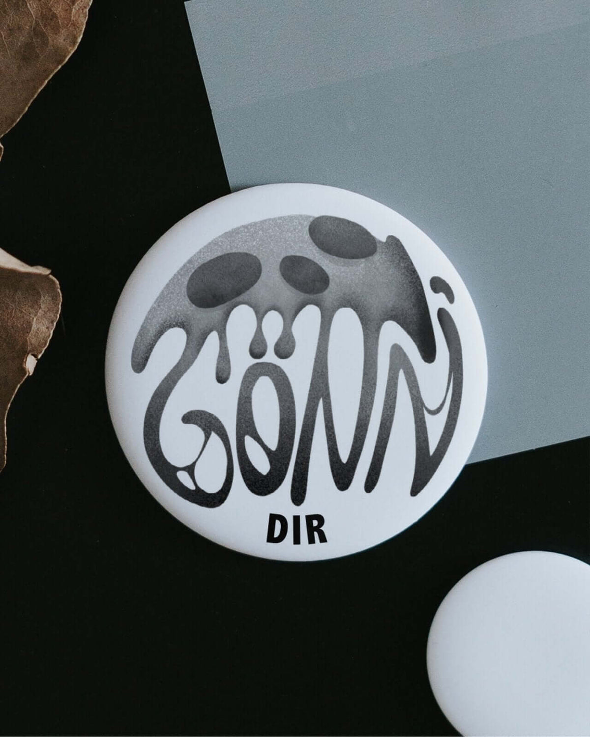 Magnete mit Spruch oder Motiv Gönn dir · groß in schwarz weiss