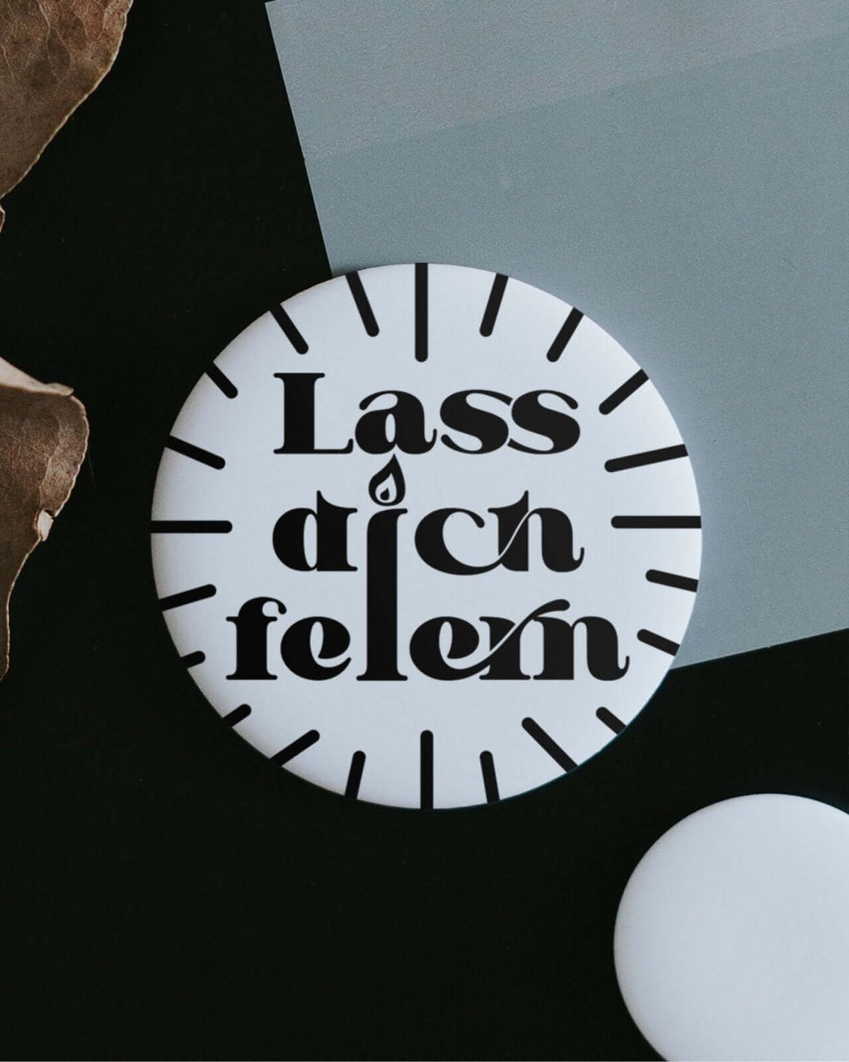 Magnete mit Spruch oder Motiv Lass dich feiern · klein in schwarz weiss