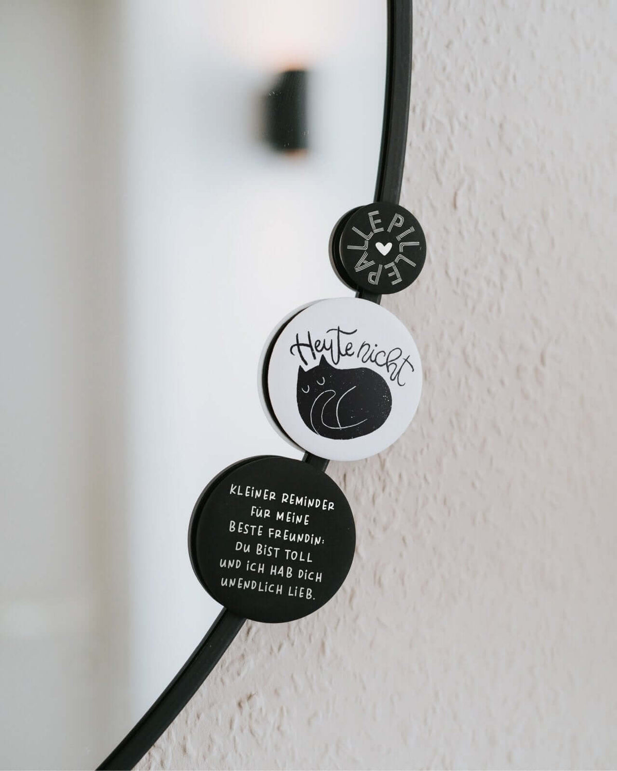 Magnete mit Spruch oder Motiv Pille Palle Herzchen · klein in schwarz weiss