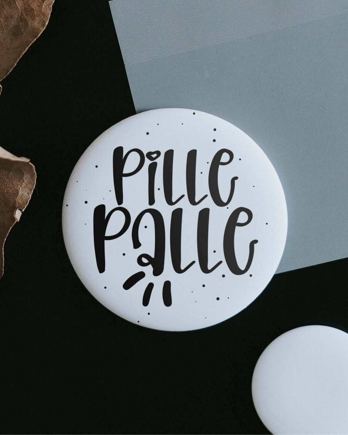 Magnete mit Spruch oder Motiv Pille Palle · klein in schwarz weiss
