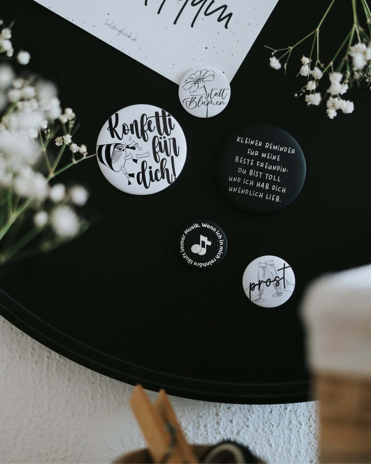Magnete mit Spruch oder Motiv Prost · klein in schwarz weiss
