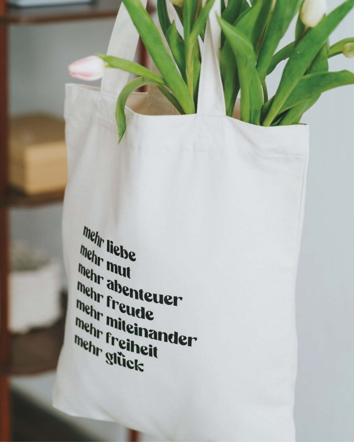 Baumwollbeutel mit Spruch oder Motiv Mehr Liebe in schwarz weiss