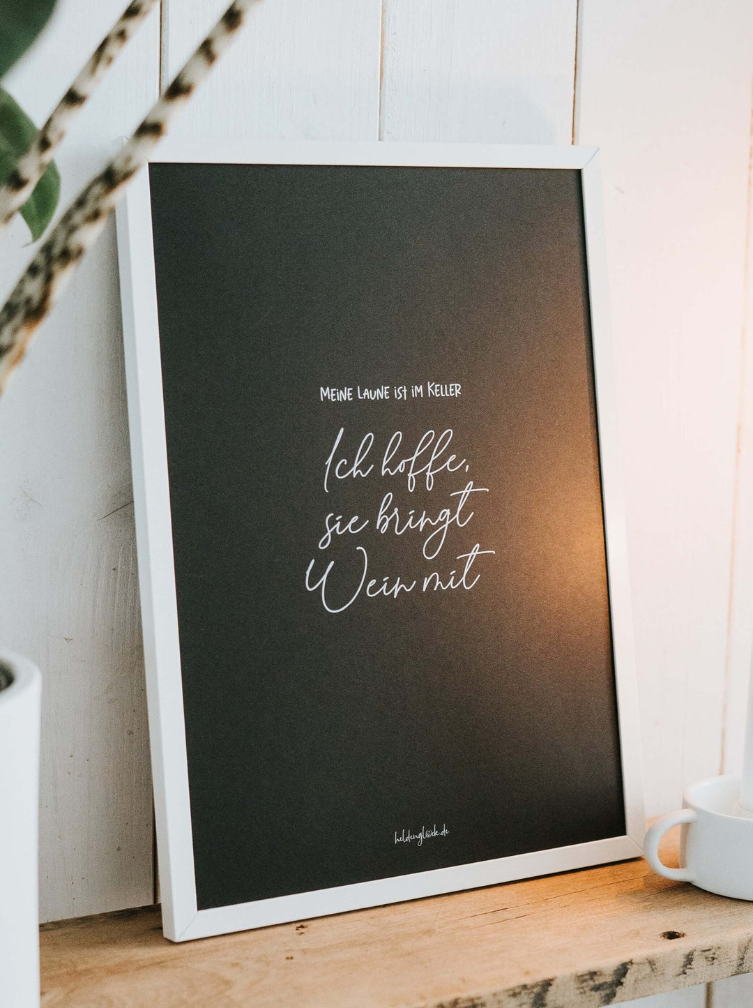 Geschenke mit Spruch – Weinposter für Humor, Stil & schlechte Tage