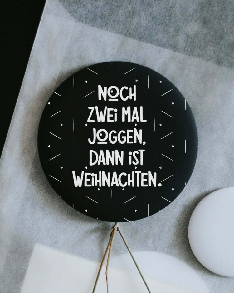 Magnete mit Spruch oder Motiv Zweimal joggen bis Weihnachten · groß in schwarz weiss