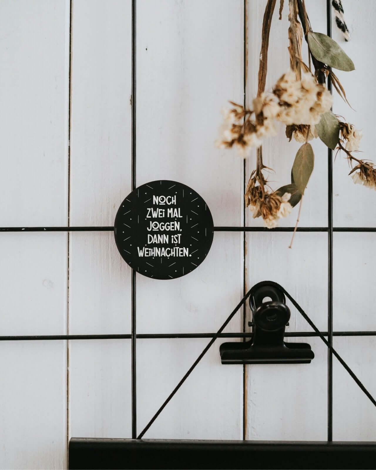 Magnete mit Spruch oder Motiv Zweimal joggen bis Weihnachten · groß in schwarz weiss
