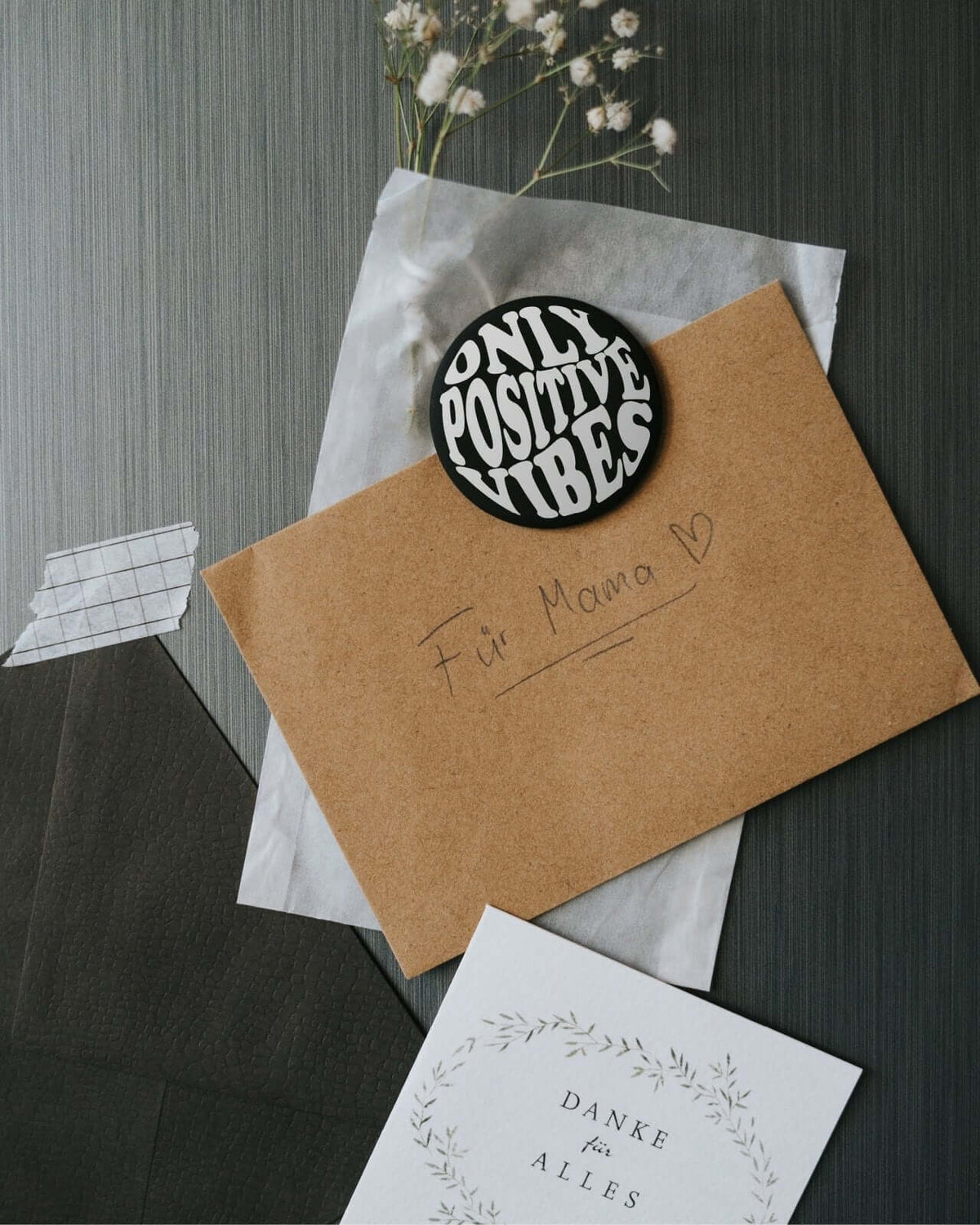 Magnete mit Spruch oder Motiv Only positive vibes · groß in schwarz weiss