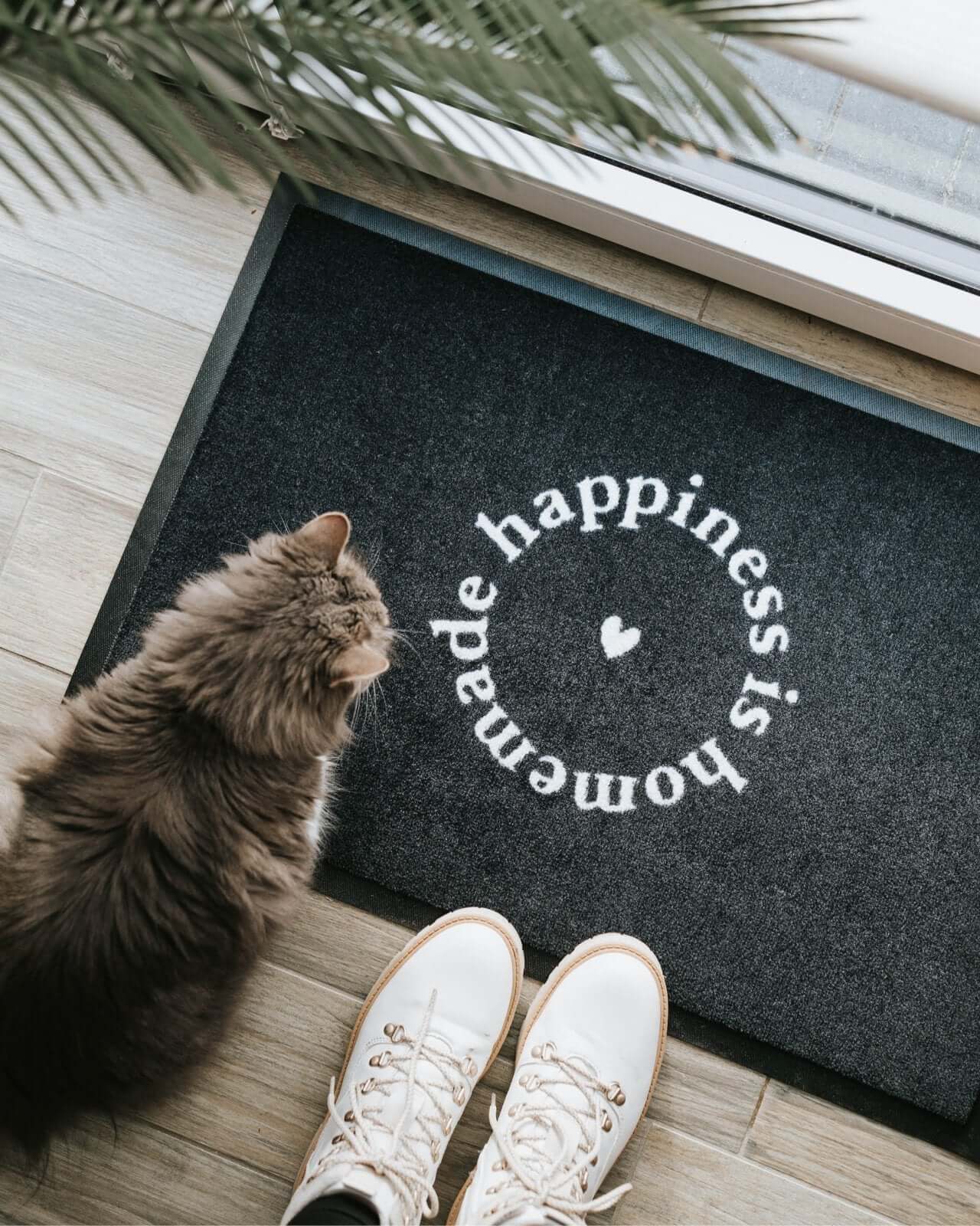 Fussmatte mit Spruch oder Motiv Happiness in schwarz weiss
