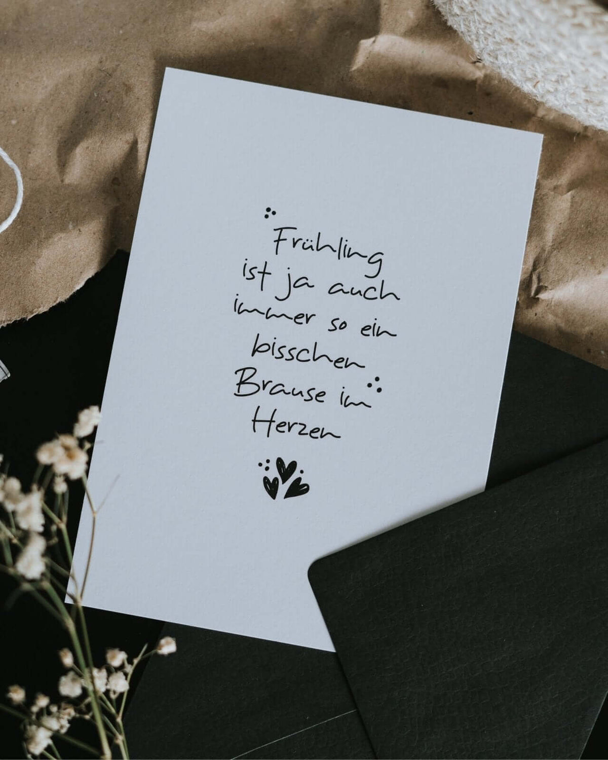 Postkarte mit Spruch und motiv Frühling in schwarz weiss