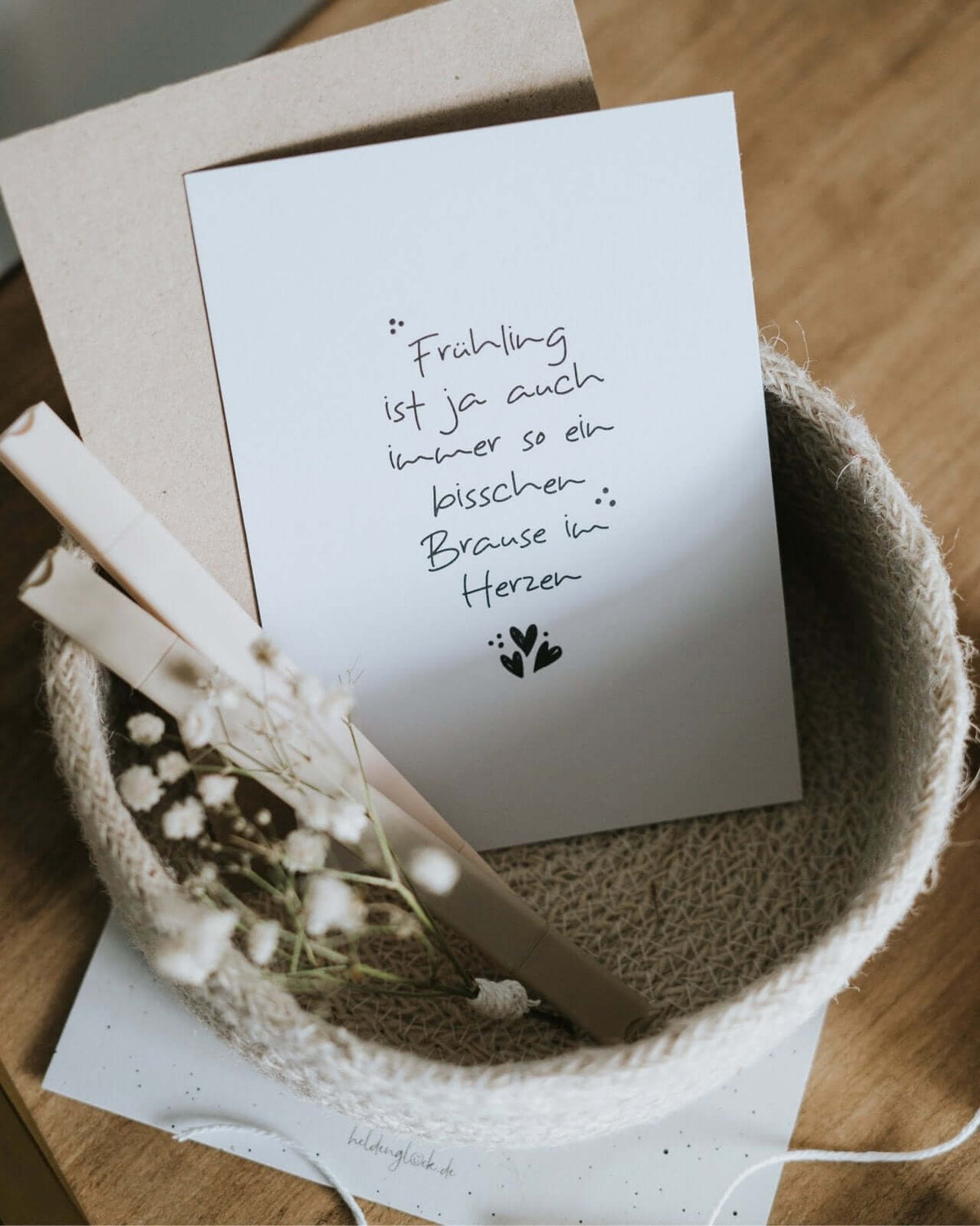 Postkarte mit Spruch und motiv Frühling in schwarz weiss