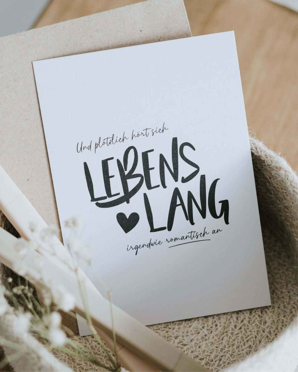 Postkarte mit Spruch und motiv Lebenslang in schwarz weiss