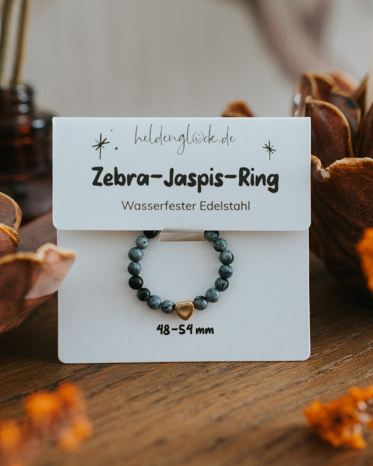 Zebra-Jaspis-Ring auf Geschenkkarte – wasserfester Edelstahl, Größe 48–54 mm.