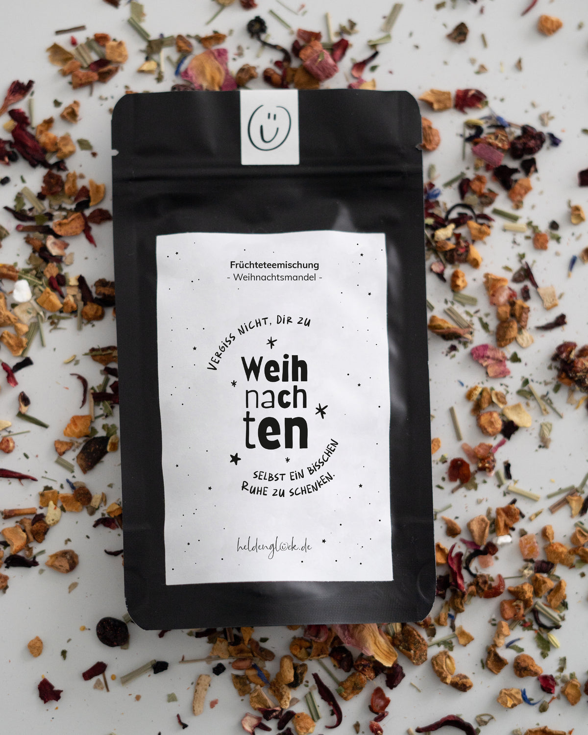 Ruhe schenken von Heldenglück, Früchtetee Weihnachtsmandel: Teepackung von oben.