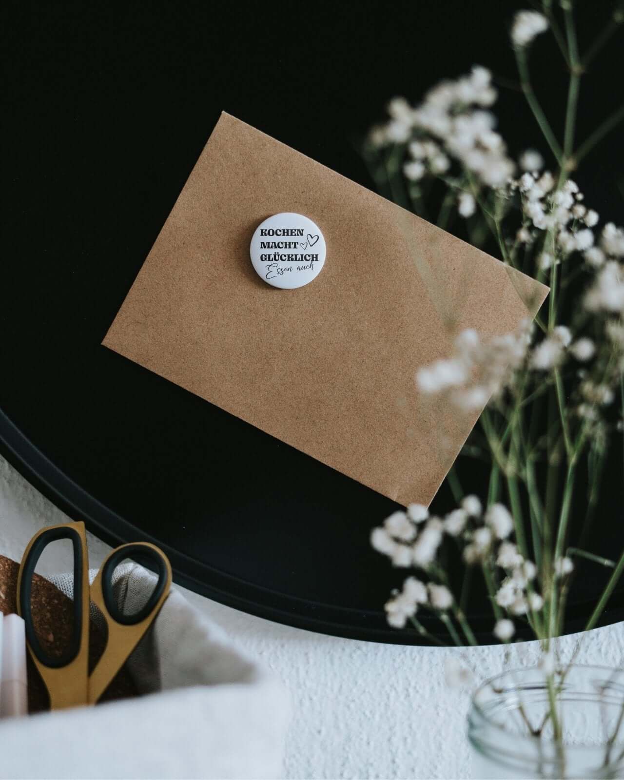 Magnete mit Spruch oder Motiv Kochen macht glücklich · klein in schwarz weiss