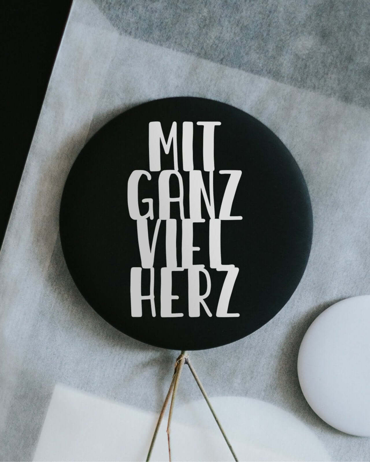 Magnete mit Spruch oder Motiv Mit ganz viel Herz · klein in schwarz weiss