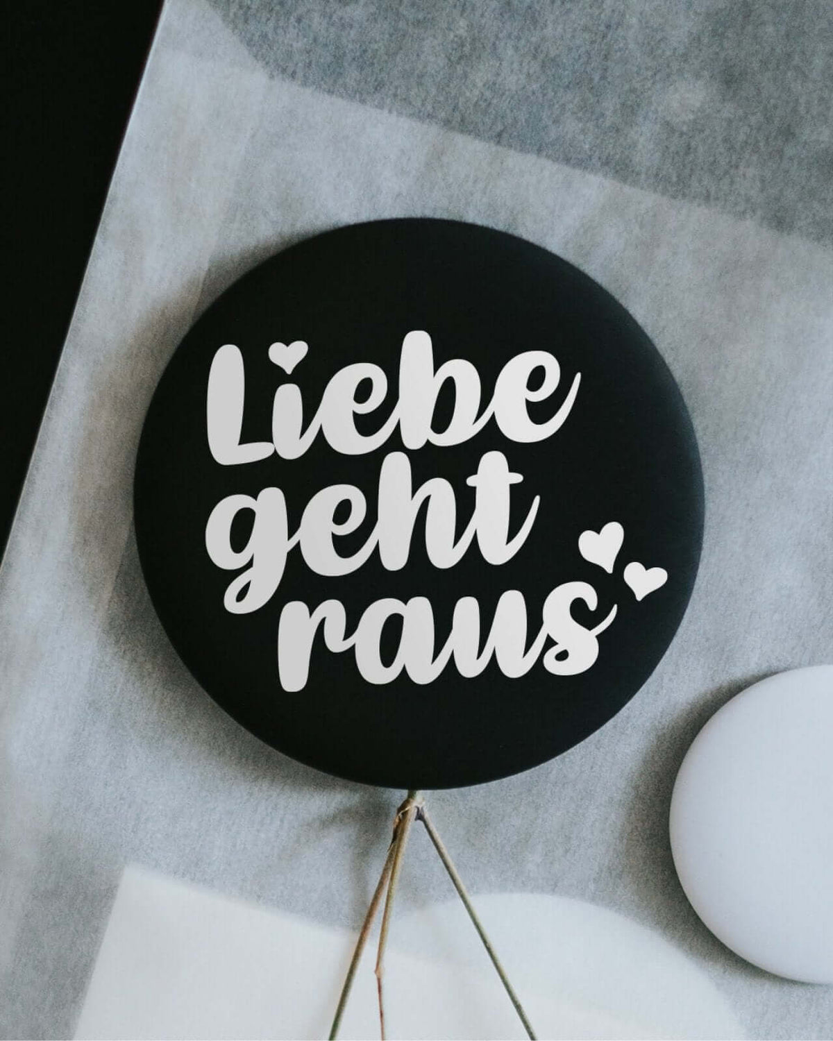 Magnete mit Spruch oder Motiv Liebe geht raus · klein in schwarz weiss