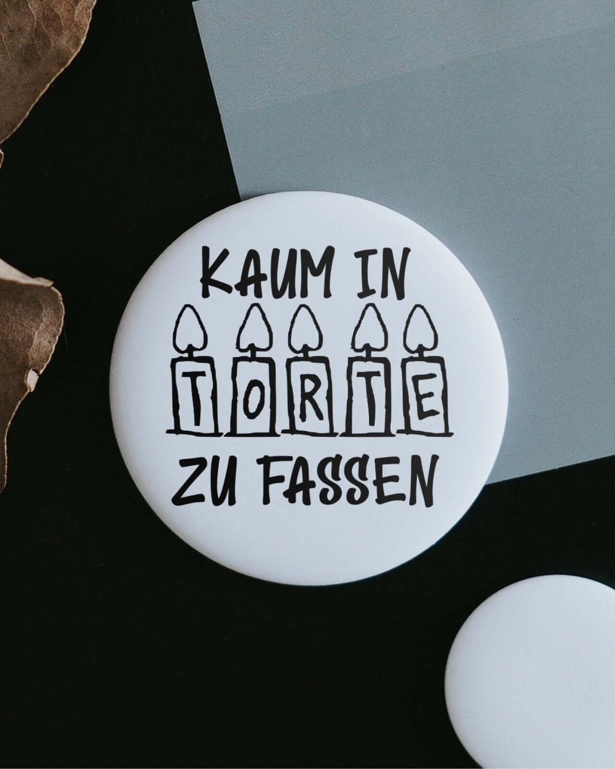 Magnete mit Spruch oder Motiv Torte · klein in schwarz weiss