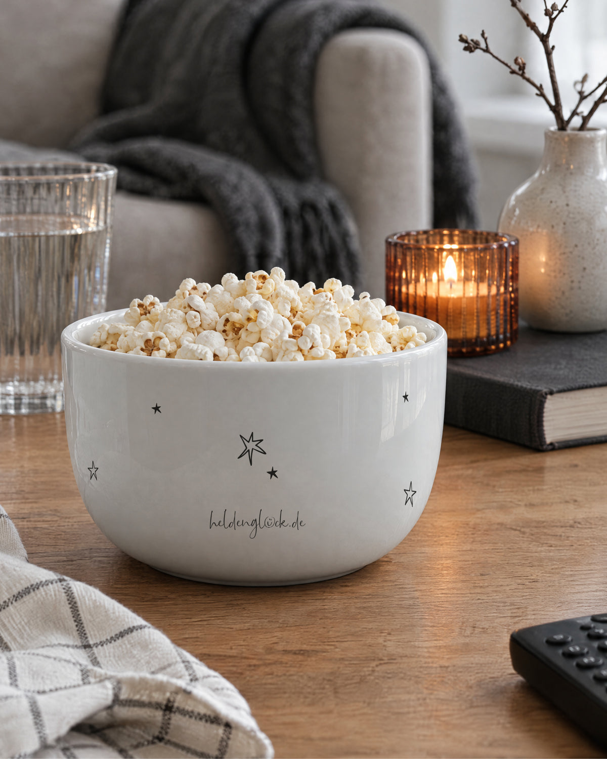 Porzellanschale gefüllt mit Popcorn – 480 ml für Müsli, Joghurt oder Snacks.