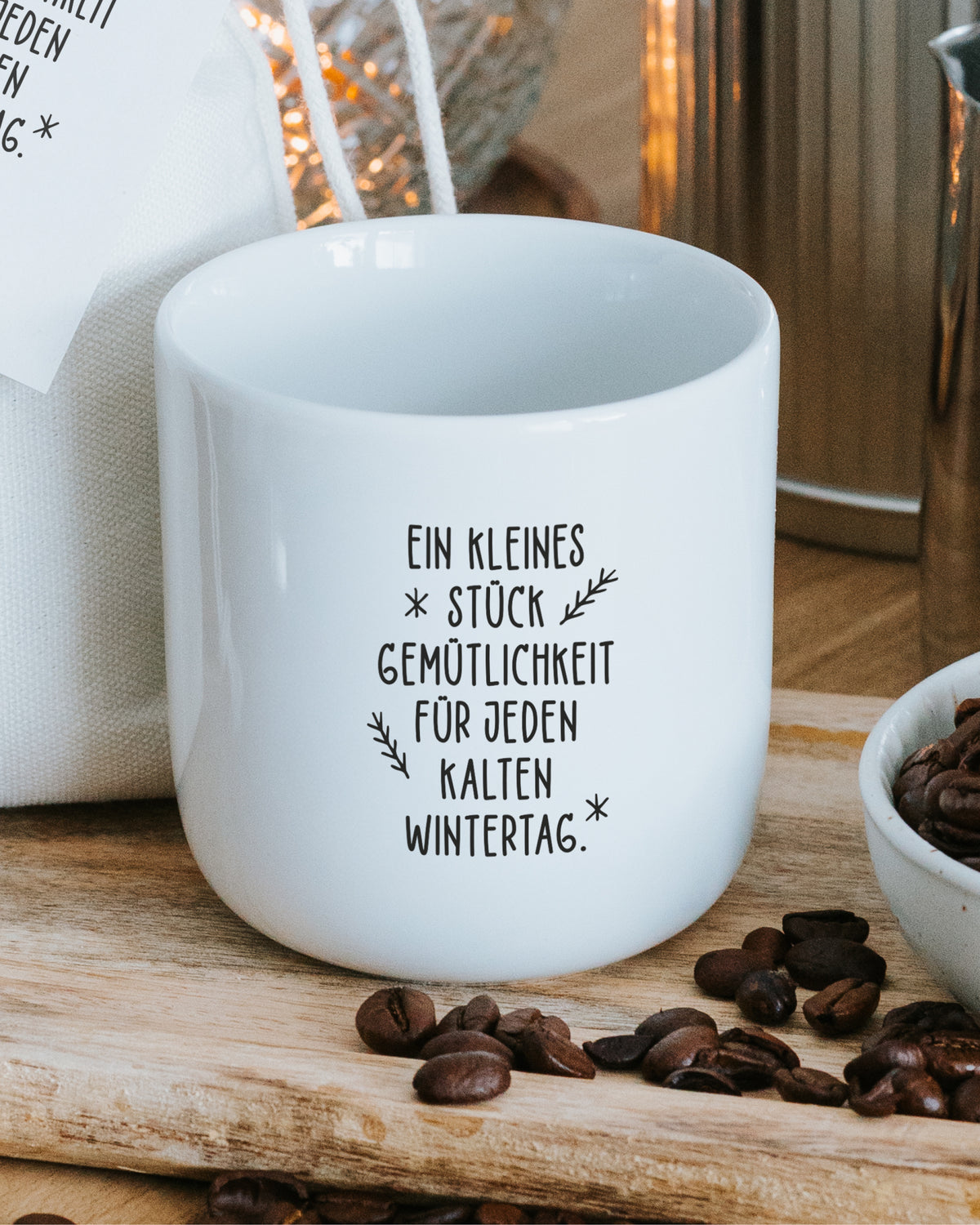 Porzellanbecher mit Spruch „Ein kleines Stück Gemütlichkeit für jeden kalten Wintertag.“