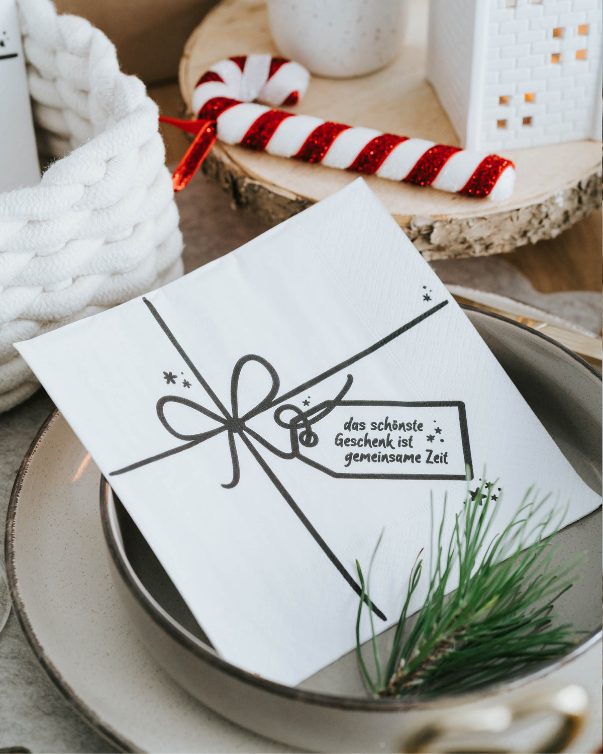 Weihnachtsserviette mit emotionaler Botschaft und Geschenk-Anmutung – stilvoll und herzlich.