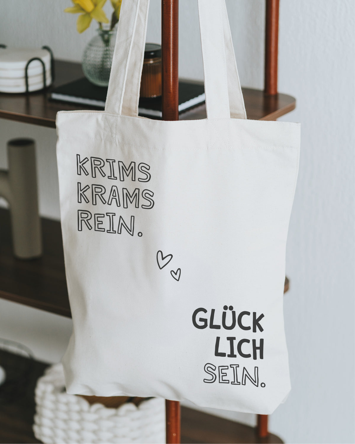 Stofftasche natur mit „Krims Krams rein. Glücklich sein.“ – stilvolles Schwarz-Weiß-Design.