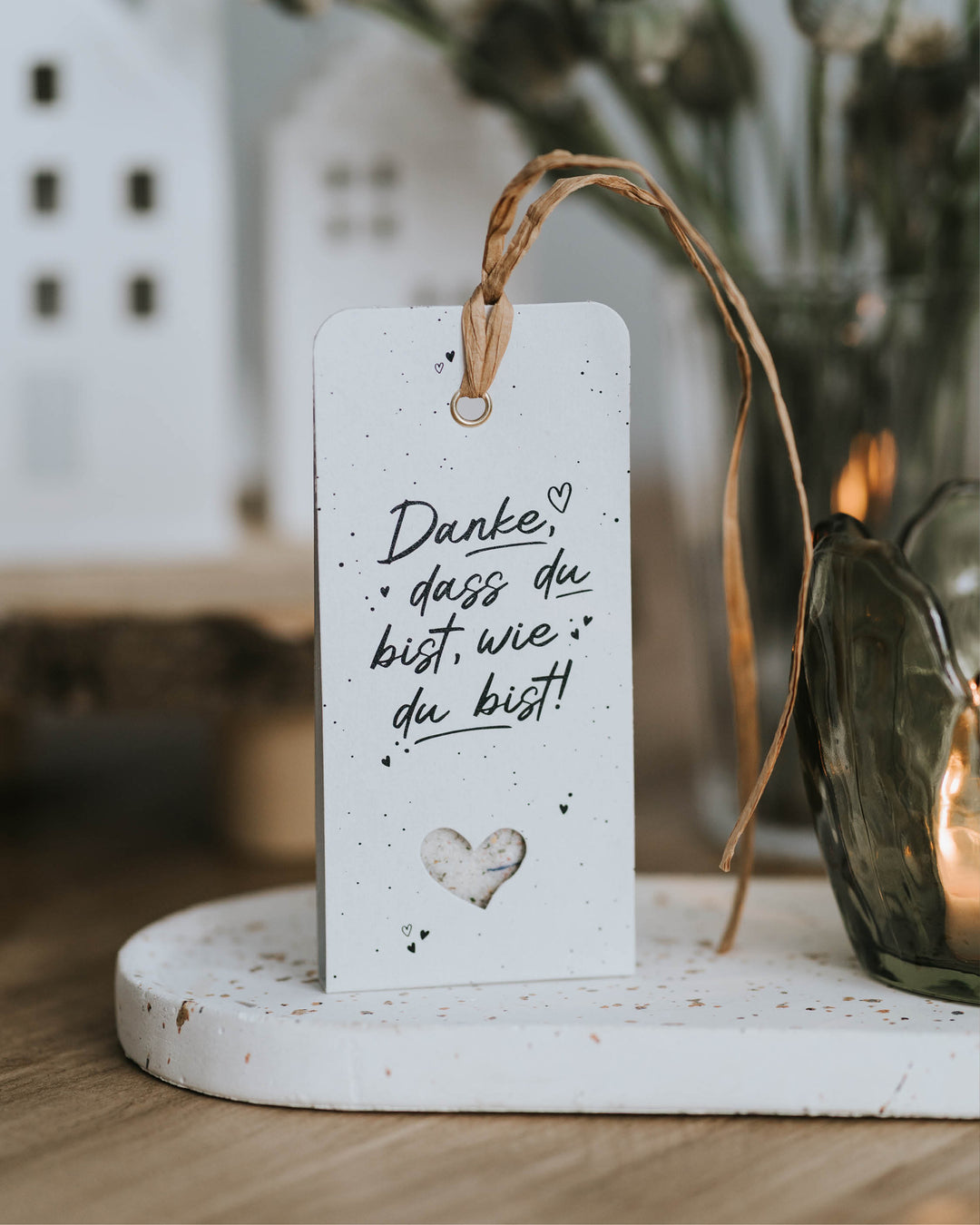 Stilvolle Geschenkidee im modernen Schwarz-Weiß-Design mit ehrlichem Danke-Spruch und Gewürz.