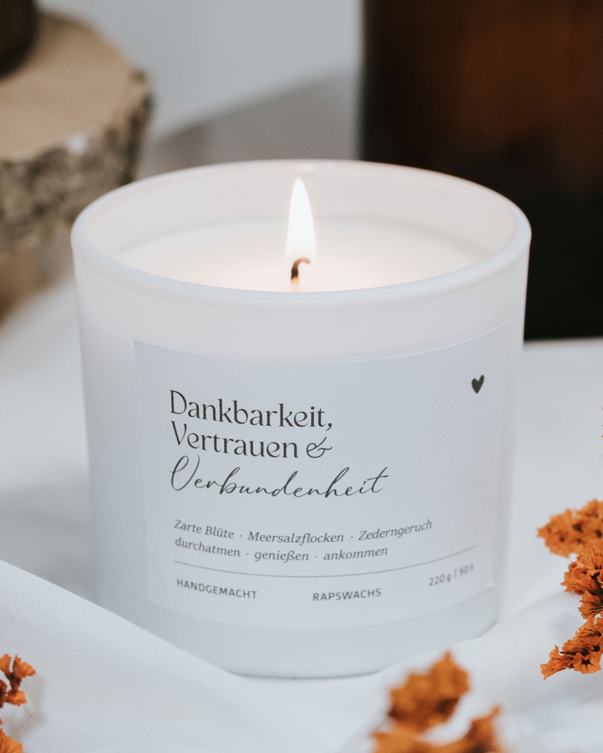 Duftkerze Dankbarkeit & Vertrauen – Blüte & Zedernholz – Verena von Heldenglück