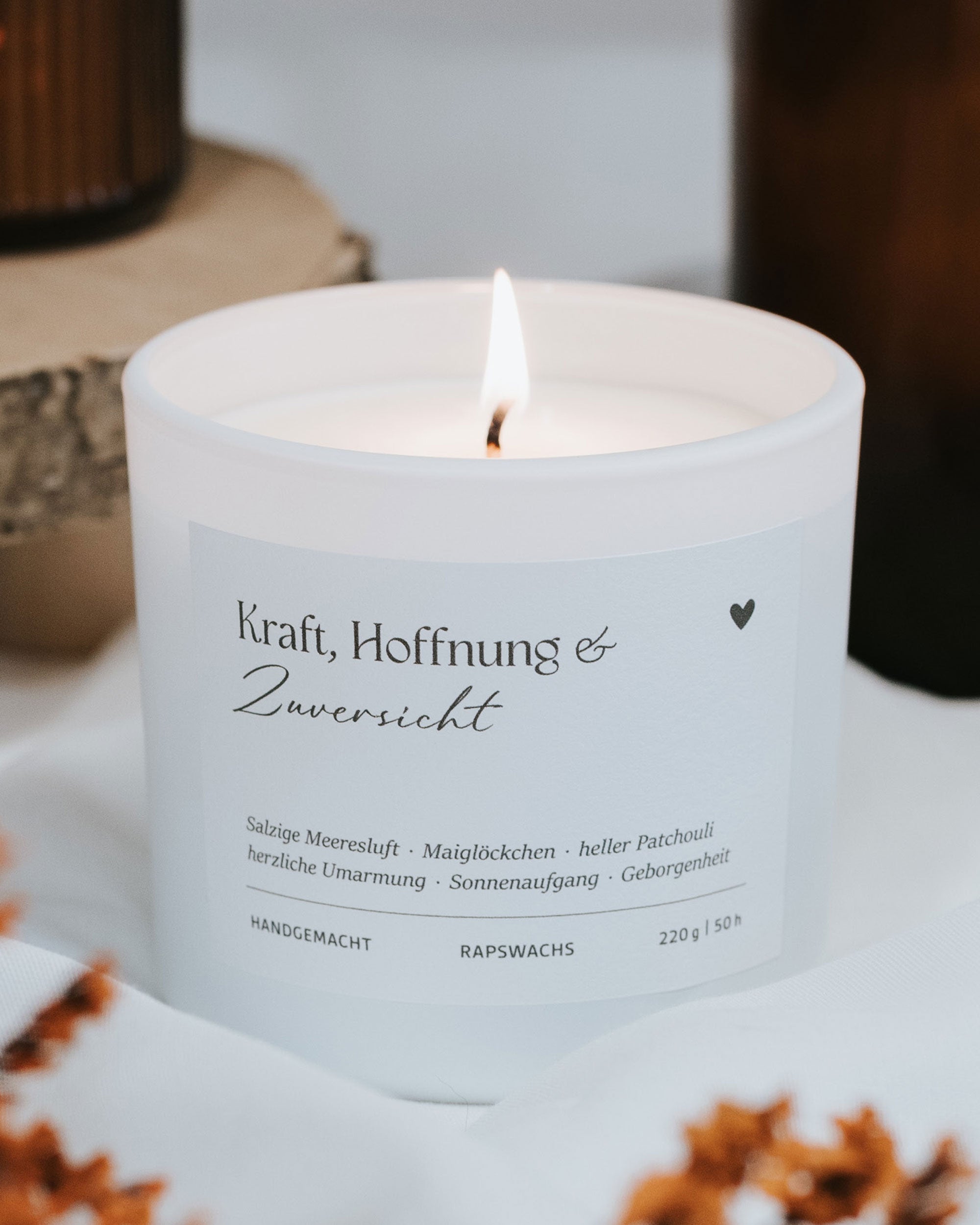 Duftkerze Kraft & Zuversicht – Meeresluft, Maiglöckchen & Patchouli – Verena von Heldenglück