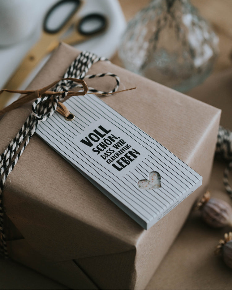 Kleine Geschenkidee für Freund:innen mit handgefertigtem Salz und verbindender Botschaft.