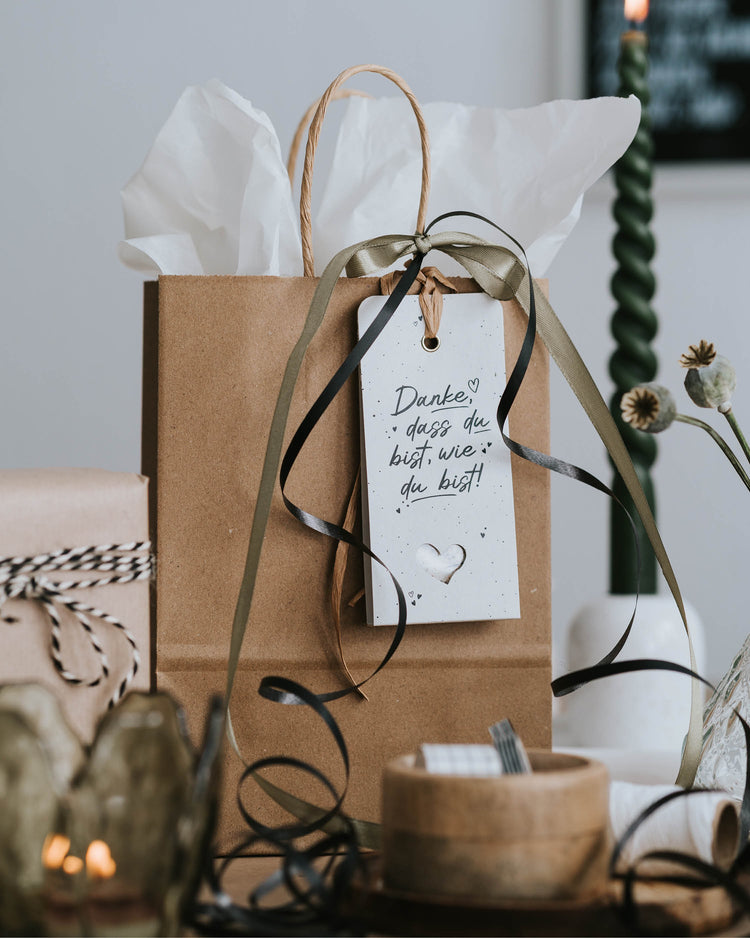 Nachhaltiger Gewürzanhänger mit Meersalz, Kräutern & Blüten – kombiniert mit einer klaren Dankesbotschaft.