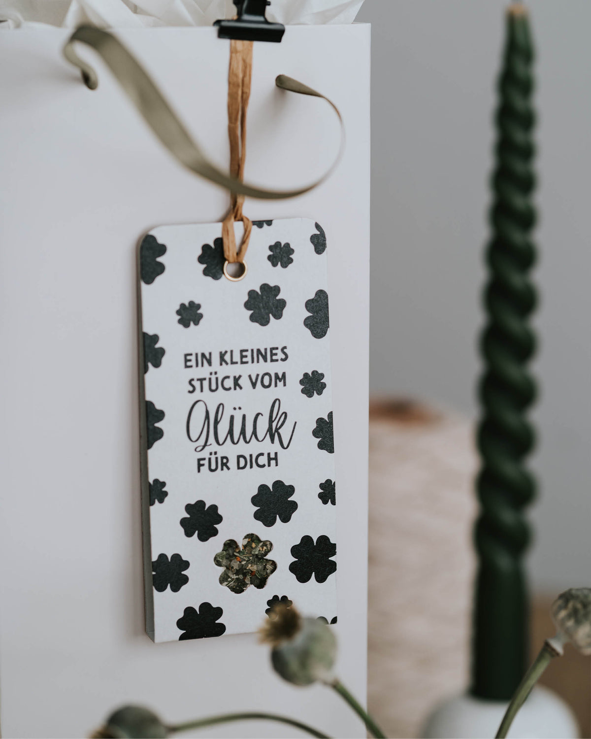 Geschenkanhänger „Stück vom Glück“ mit Gewürzsalz aus Kräutern und Blüten