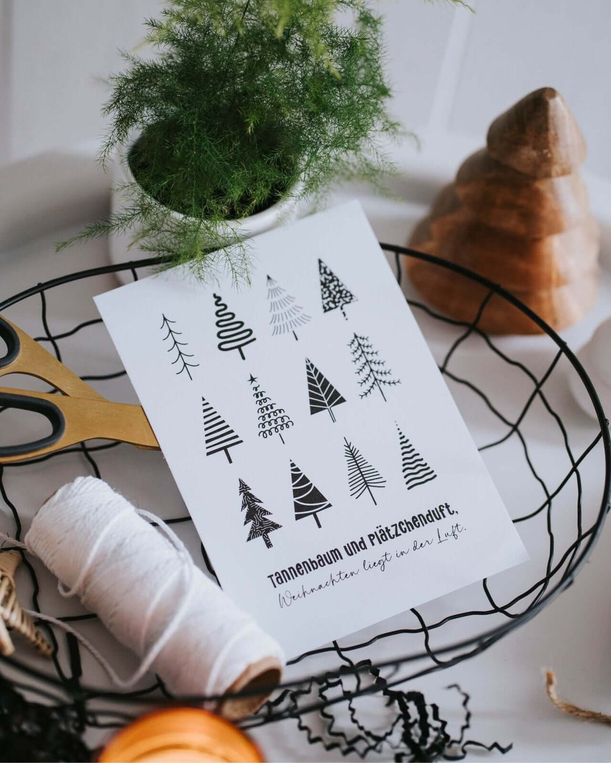 Tannenbaum und Plätzchenduft Postkarte Heldenglück